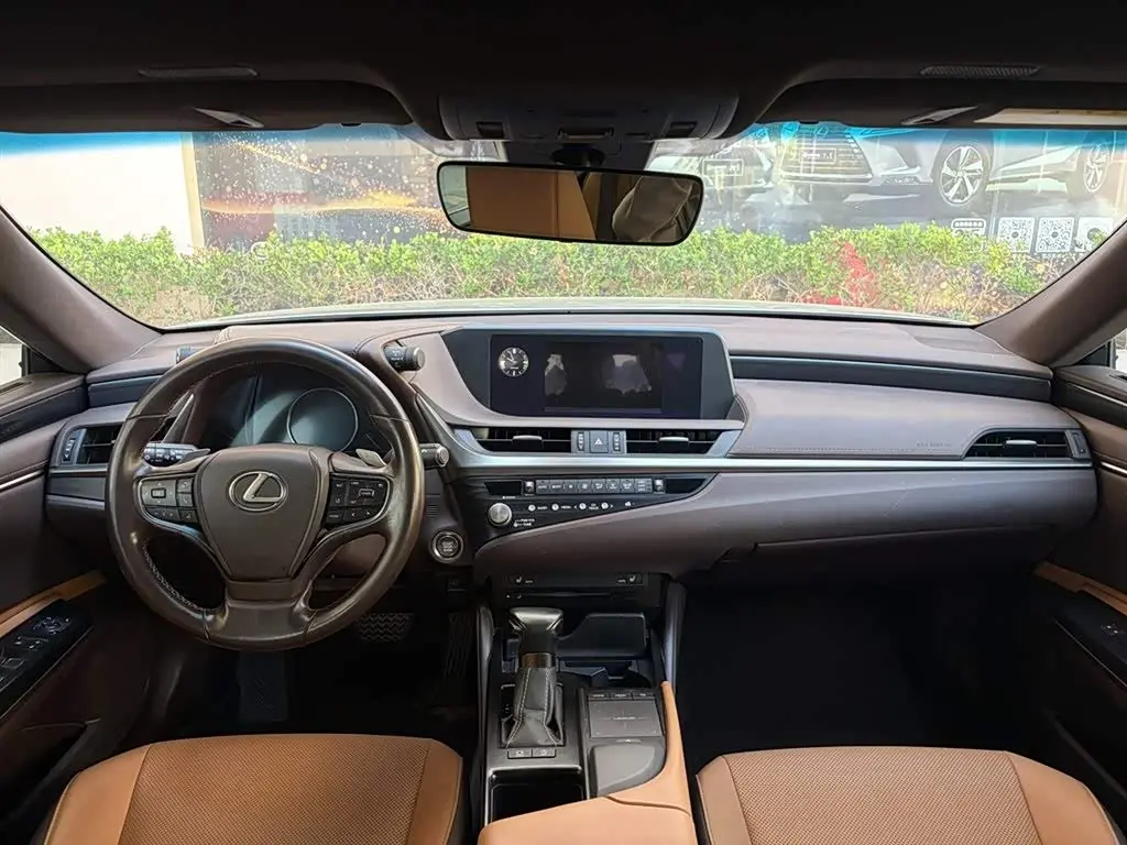 Lexus ES 2020 — Фото 13/15