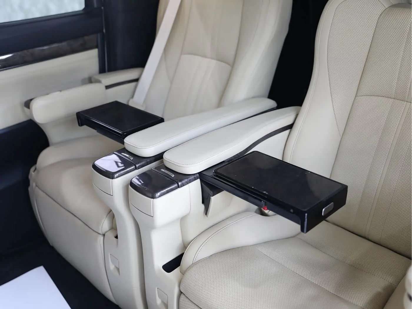 Toyota Alphard 2019 — Şəkil 14/17