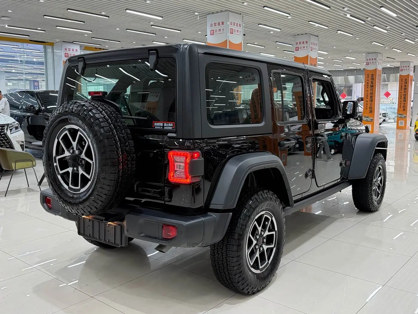 Jeep Wrangler 2025 — Фото 10/10