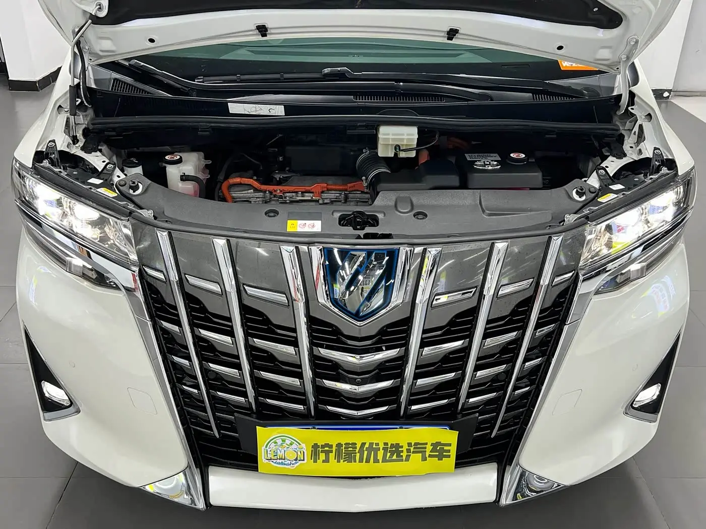 Toyota Alphard 2022 — Photo 12/20