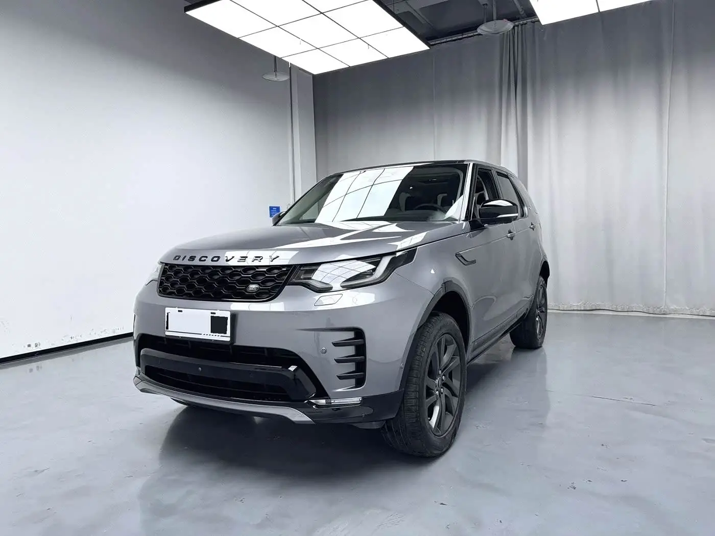 Land Rover Discovery 2021 — Photo 1/11