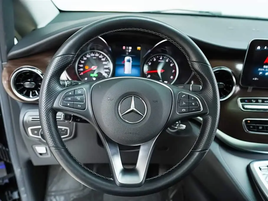 Mercedes-Benz V-Class 2021 — Фото 6/20