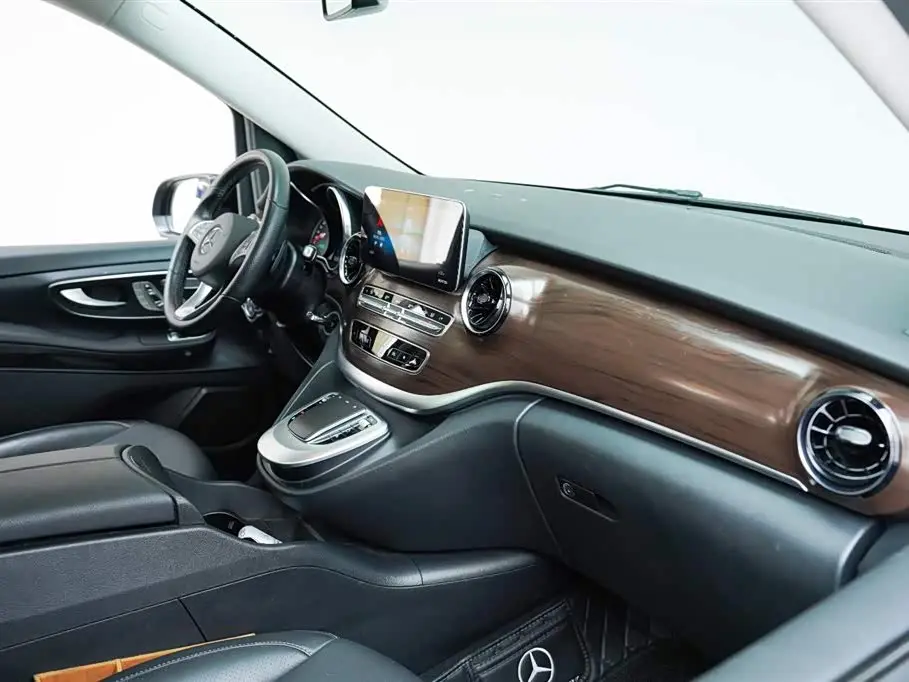 Mercedes-Benz V-Class 2021 — Фото 17/20