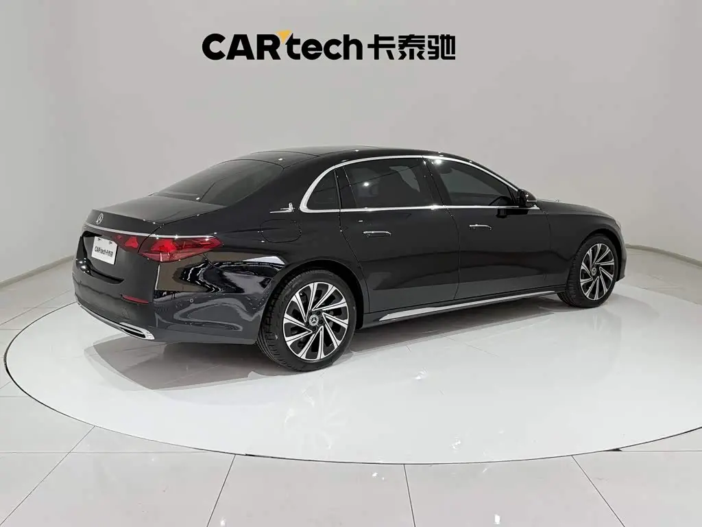 Mercedes-Benz E-Class 2025 — Photo 5/20