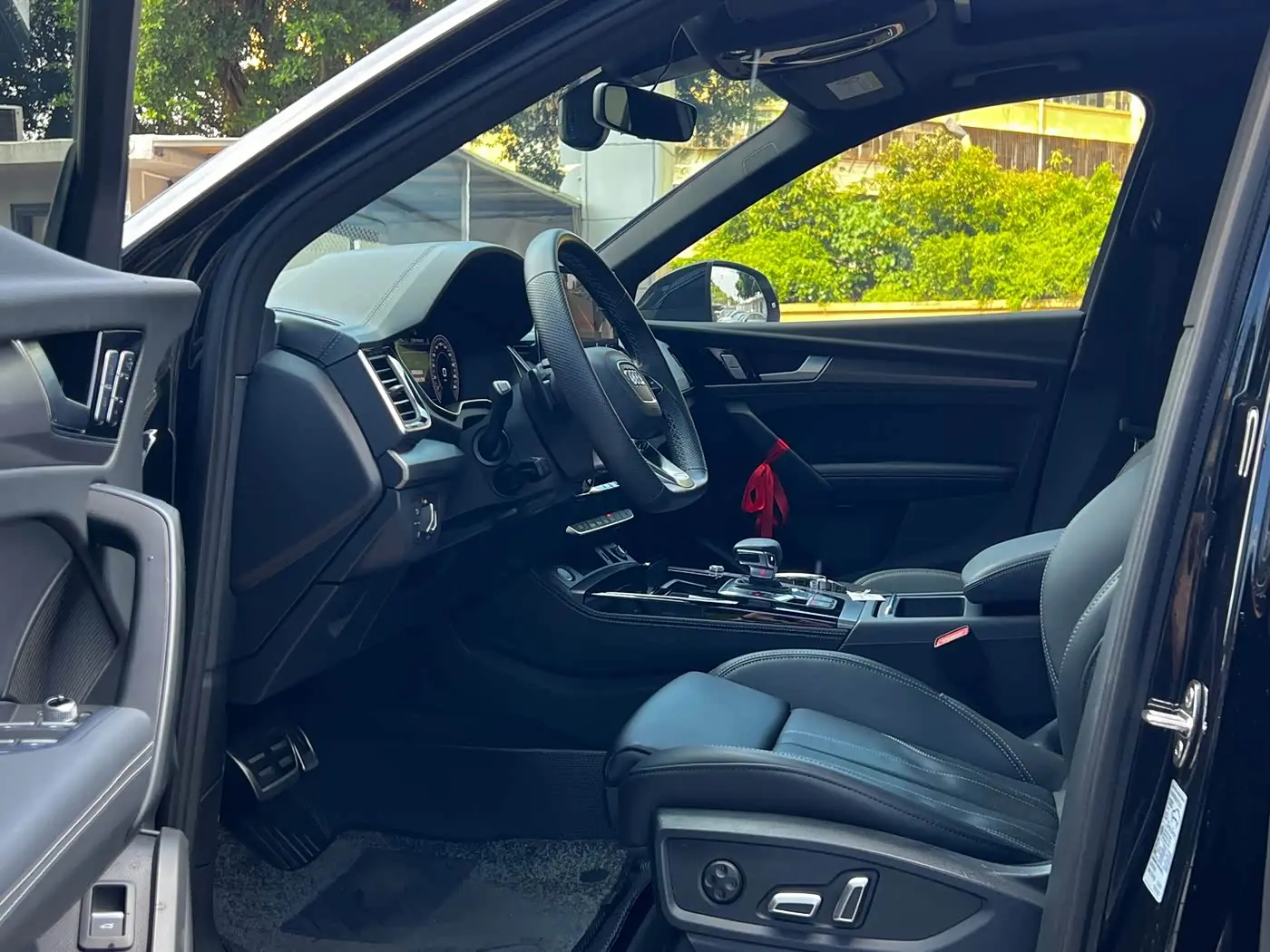Audi Q5L 2025 — Şəkil 19/20