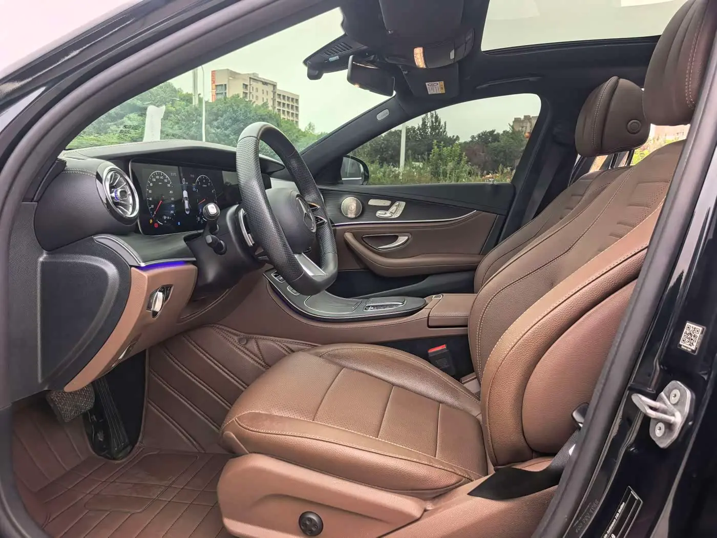 Mercedes-Benz E-Class 2023 — Photo 6/17