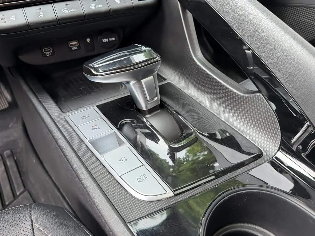Hyundai Elantra 2025 — Photo 9/14