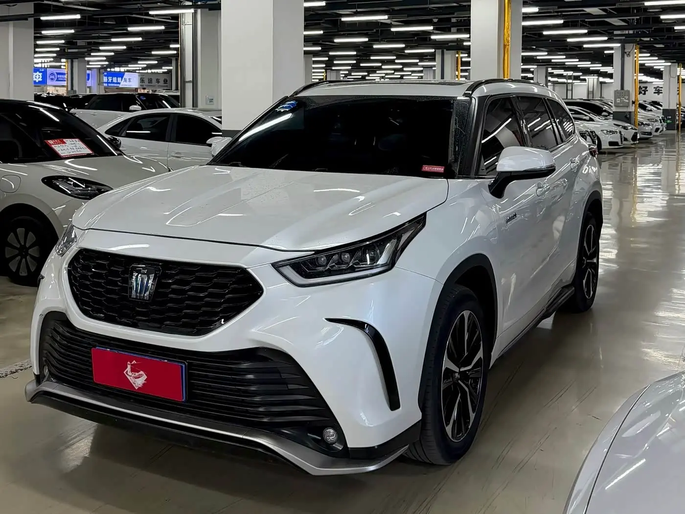 Toyota Crown Kluger 2022 — Photo 1/9