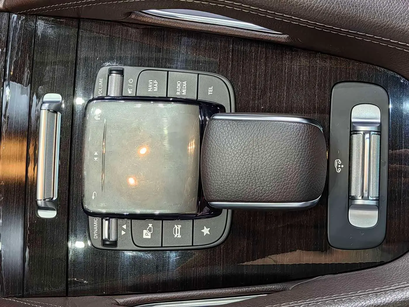 Mercedes-Benz GLS 2021 — Photo 14/20