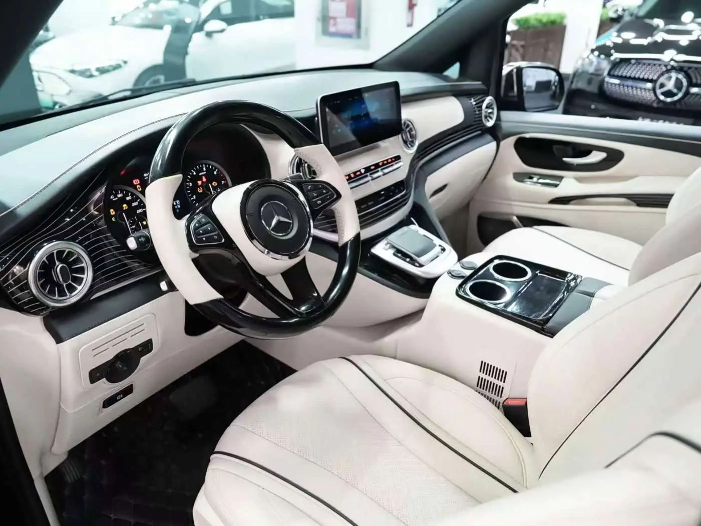 Mercedes-Benz Vito 2022 — Photo 8/20
