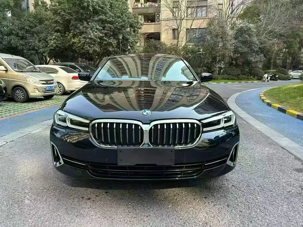 BMW 5 Series 2023 — Şəkil 1/9