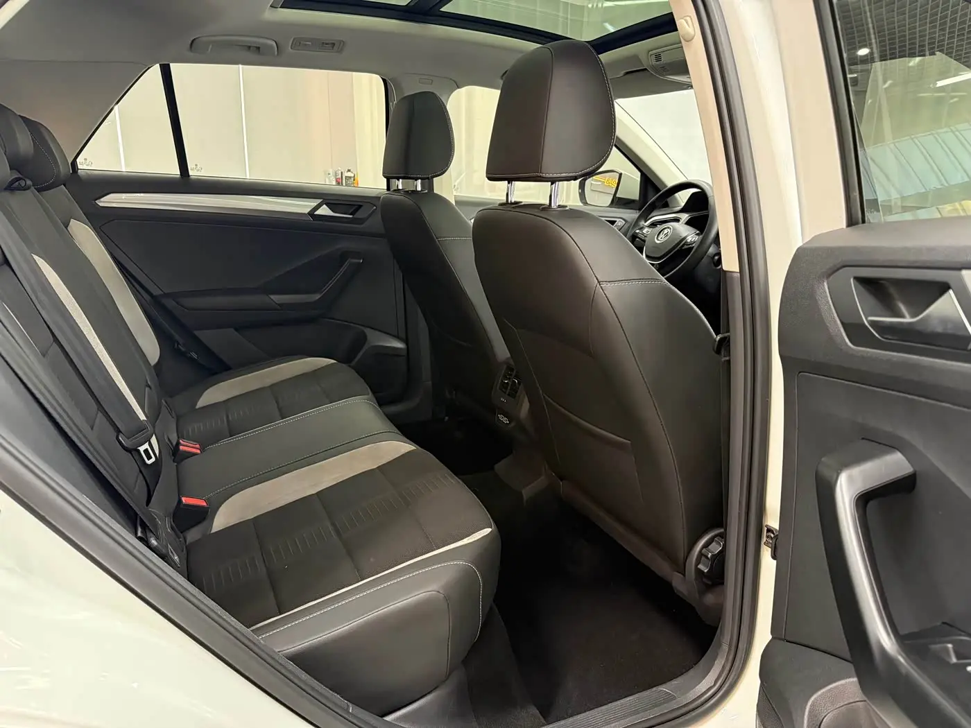 Volkswagen T-ROC 2022 — Şəkil 10/18