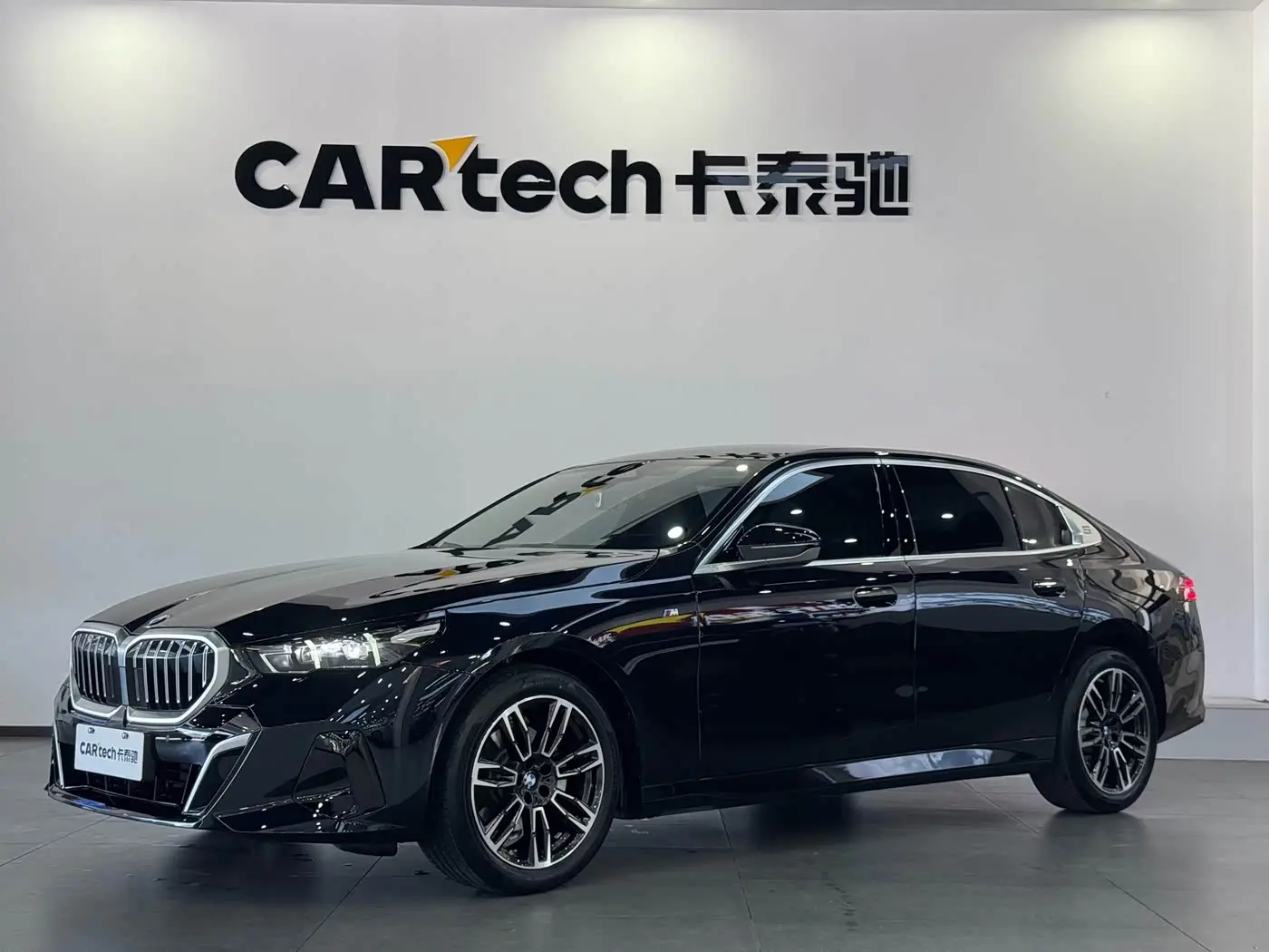 BMW 5 Series 2025 — Фото 1/20