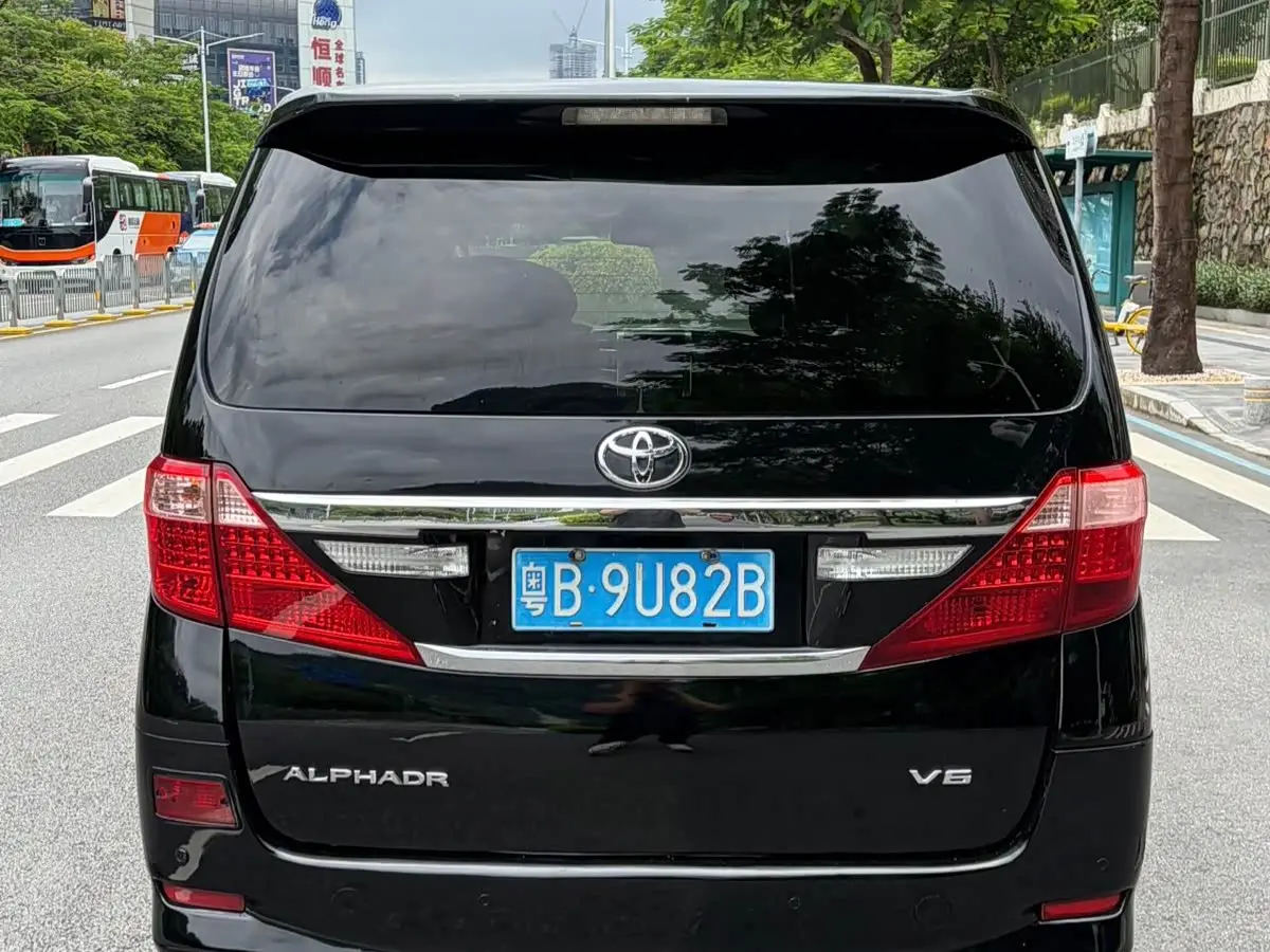 Toyota Alphard 2013 — Photo 4/12