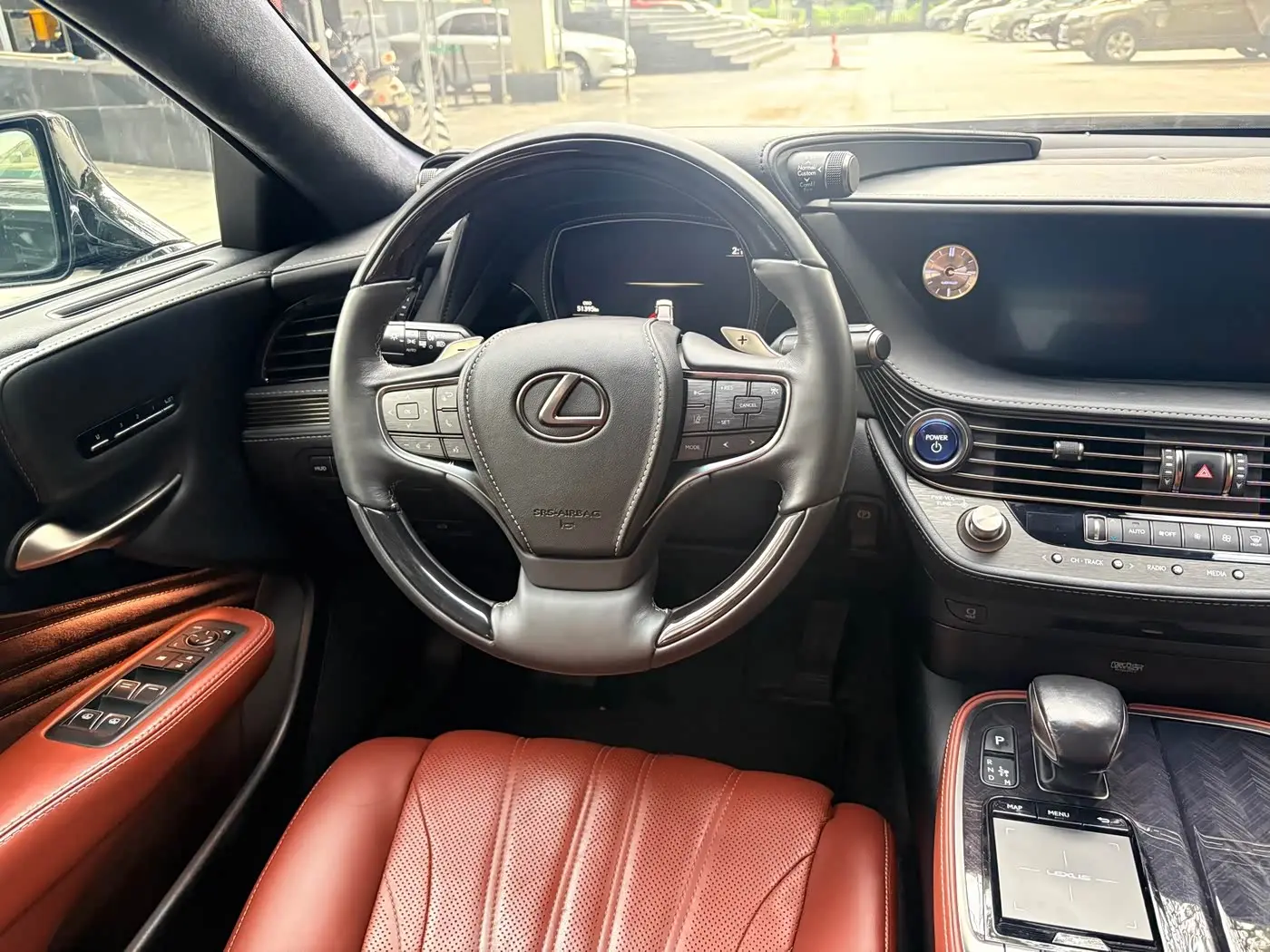 Lexus LS 2019 — Photo 8/10