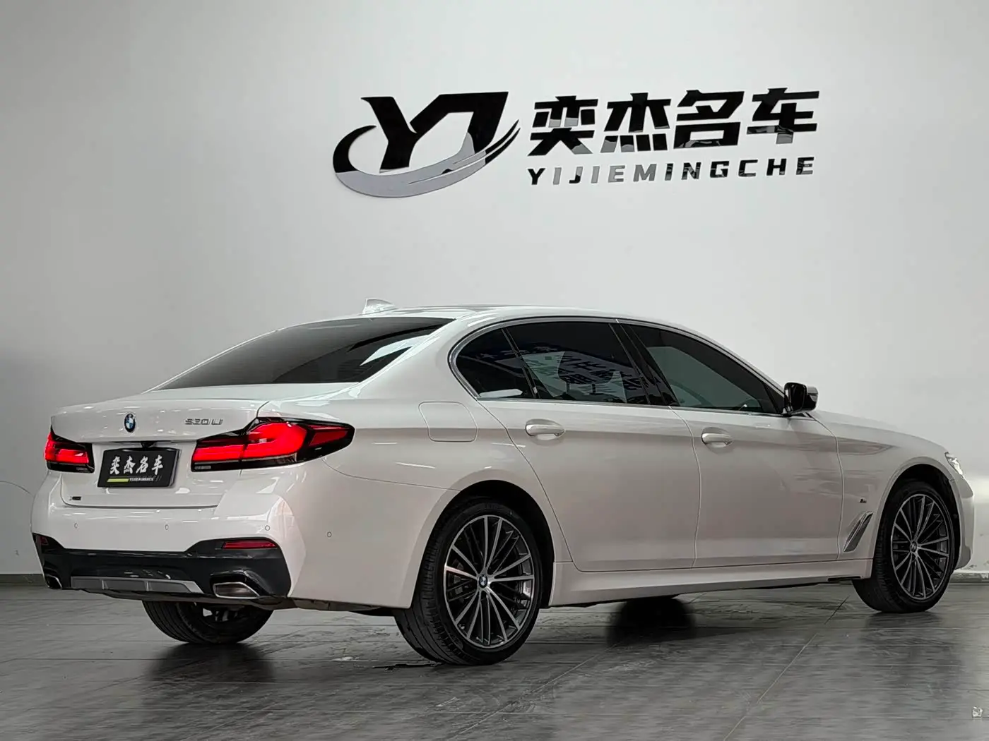 BMW 5 Series 2022 — Фото 9/14