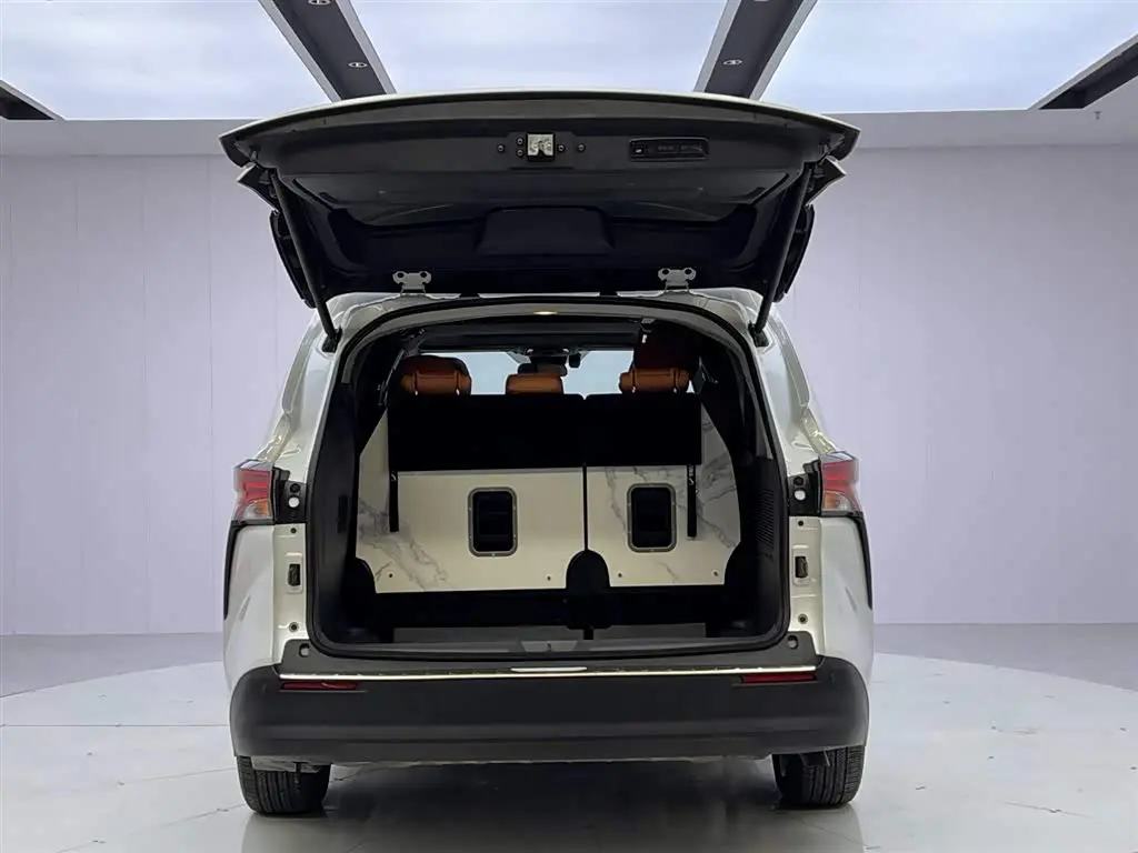 Toyota Sienna 2023 — Photo 9/20