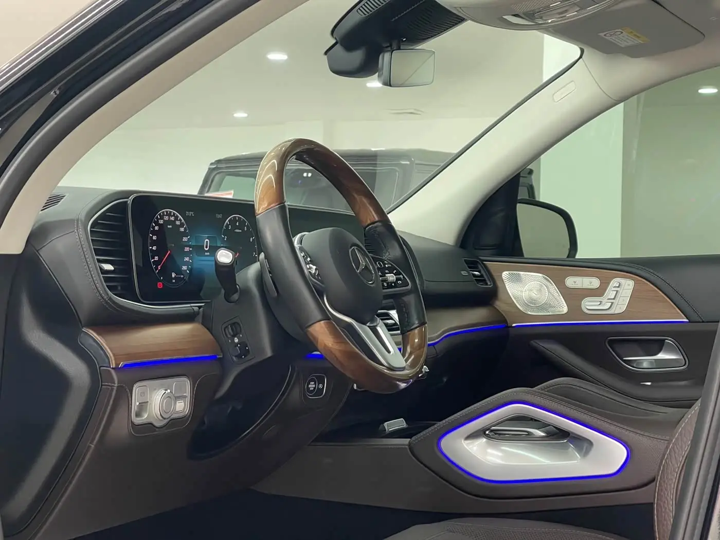 Mercedes-Benz GLS 2022 — Photo 13/20