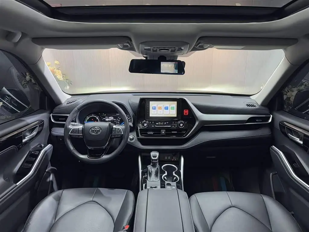 Toyota Highlander 2024 — Photo 6/20