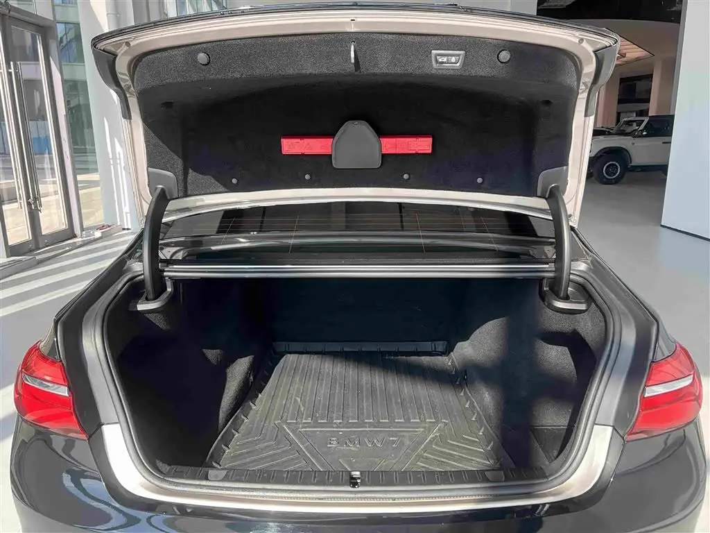 BMW 7 Series 2018 — Şəkil 17/20