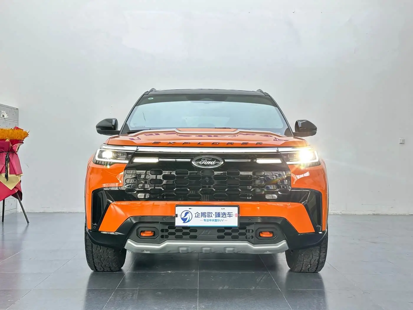 Ford Explorer 2023 — Photo 2/19