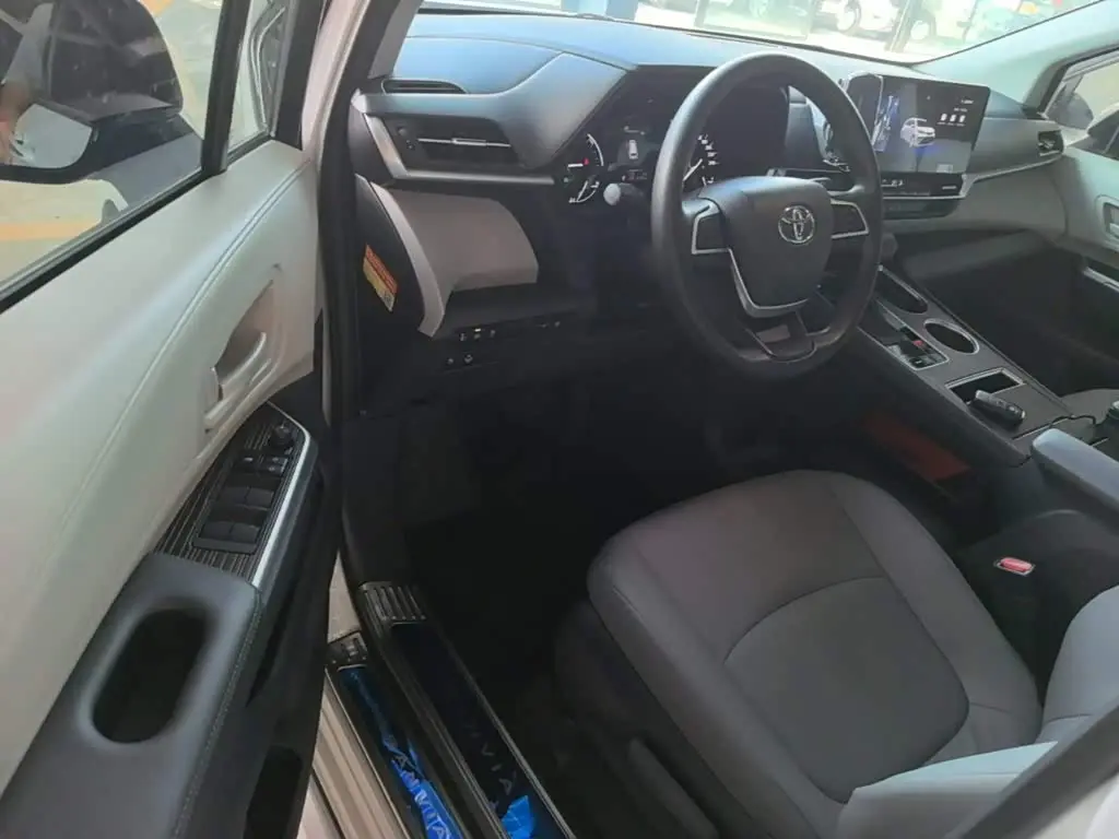 Toyota Granvia 2025 — Photo 16/20