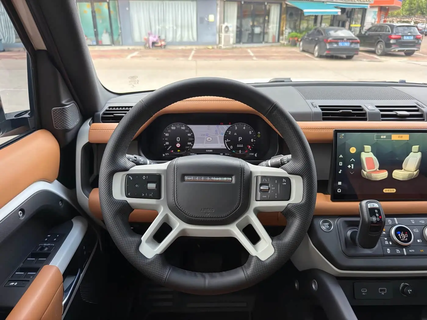 Land Rover Defender 2023 — Photo 10/16