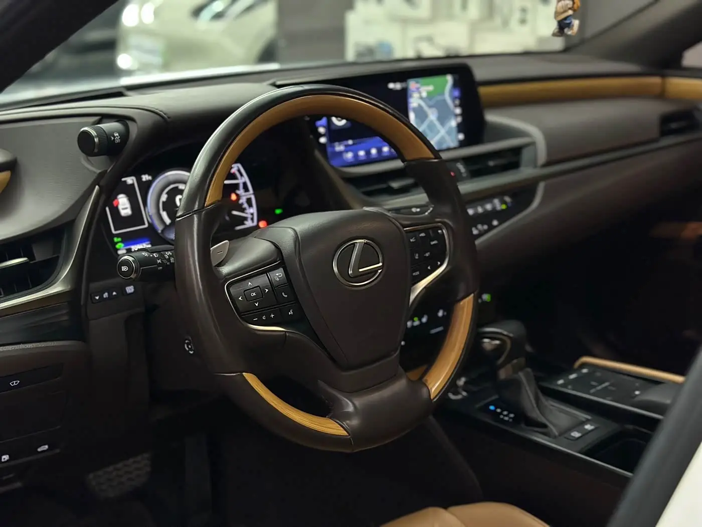 Lexus ES 2019 — Фото 13/20