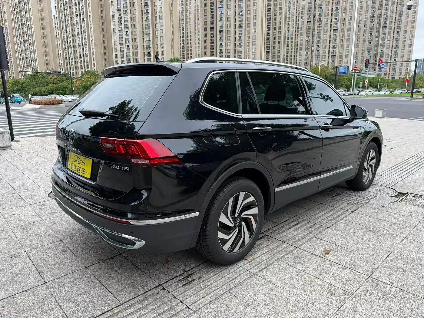 Volkswagen Tiguan L 2024 — Фото 8/9
