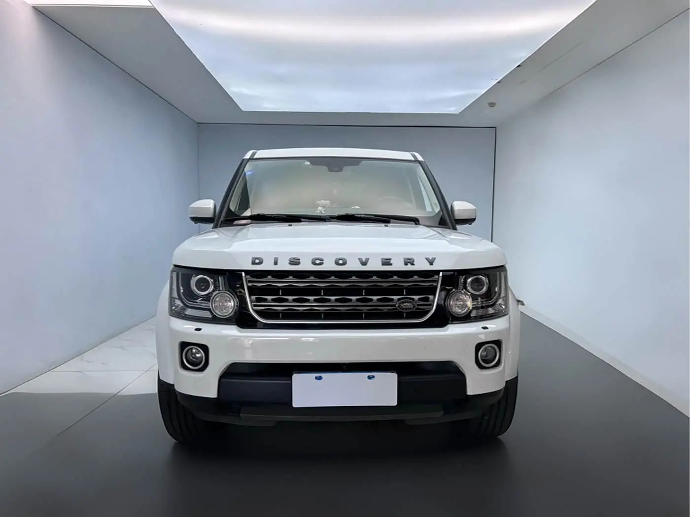 Land Rover Discovery 2017 — Photo 2/20