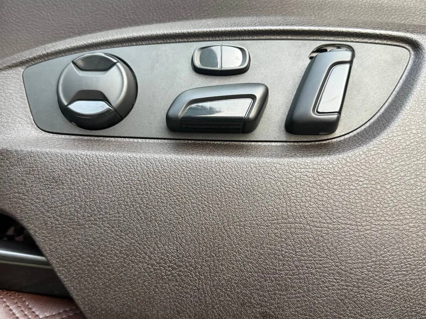 Volkswagen Touareg 2016 — Şəkil 16/20