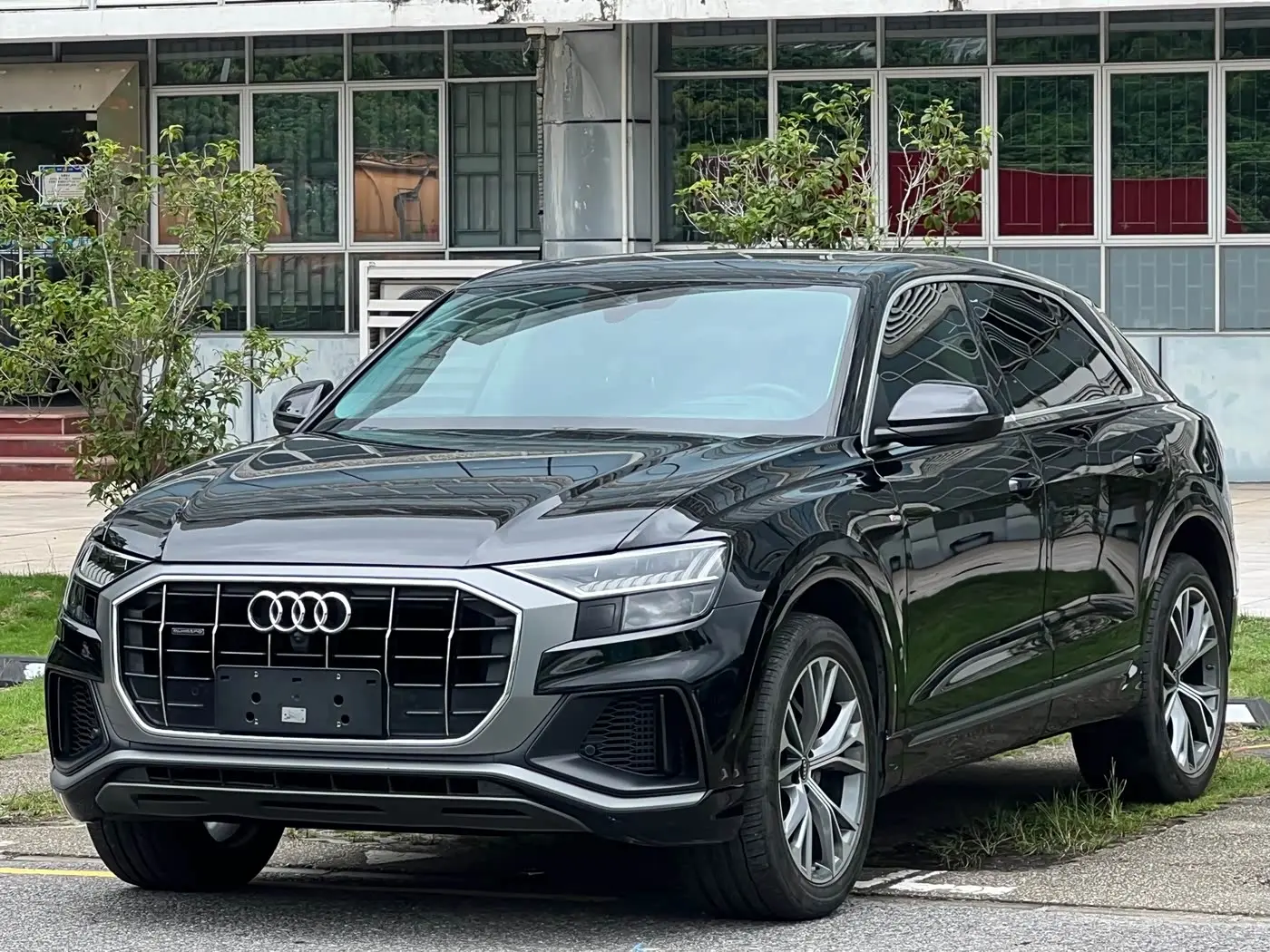 Audi Q8 2023 — Фото 1/20