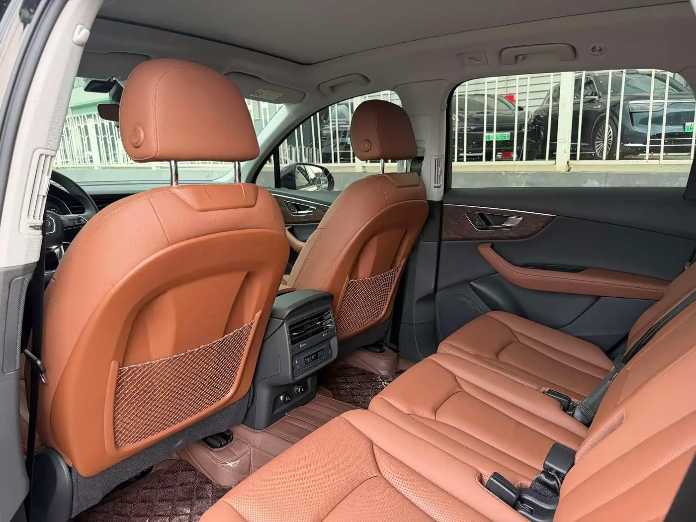 Audi Q7 2023 — Şəkil 8/20