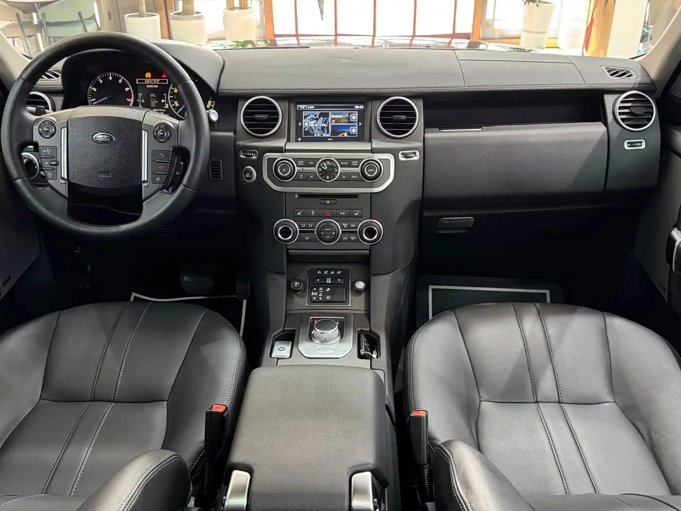 Land Rover Discovery 2017 — Şəkil 6/18
