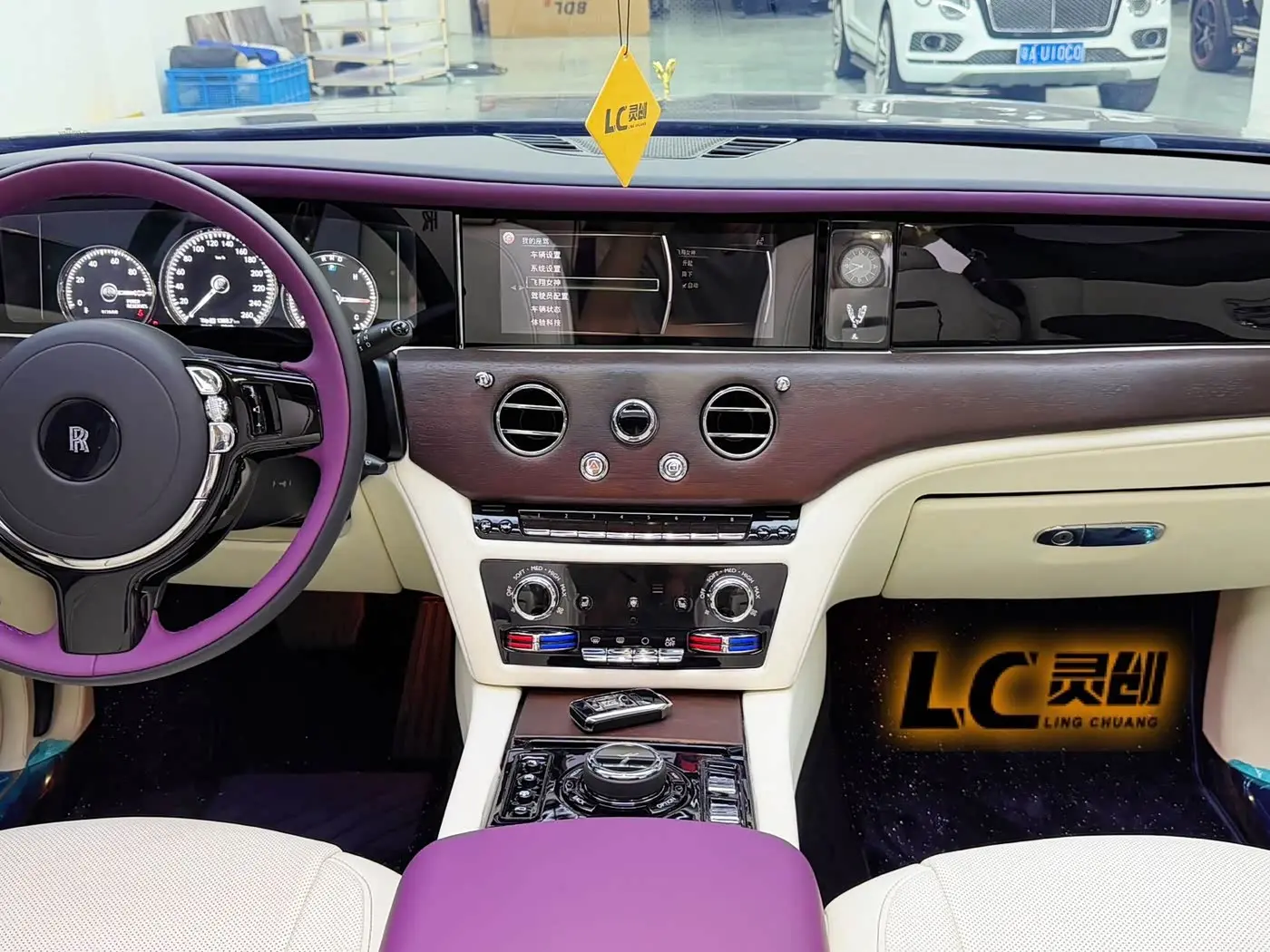 Rolls-Royce Ghost 2013 — Фото 11/18
