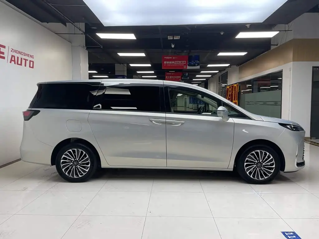 Buick GL8 New Energy 2025 — Photo 3/20