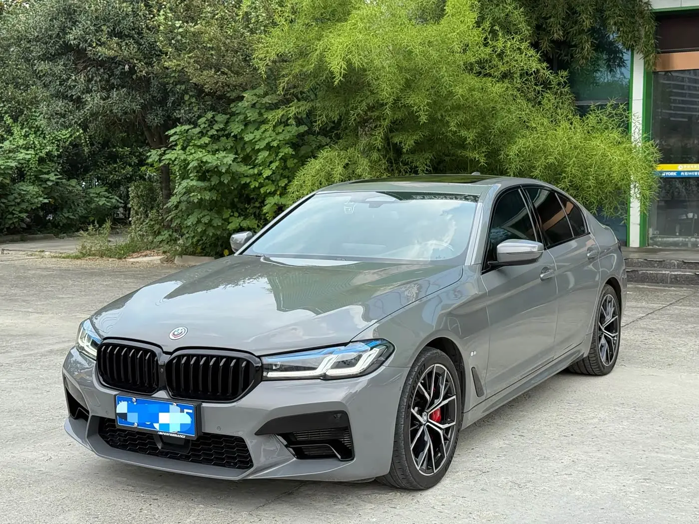 BMW 5 Series 2023 — Photo 1/16