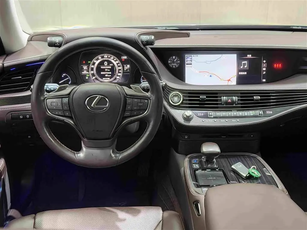 Lexus LS 2018 — Photo 10/20