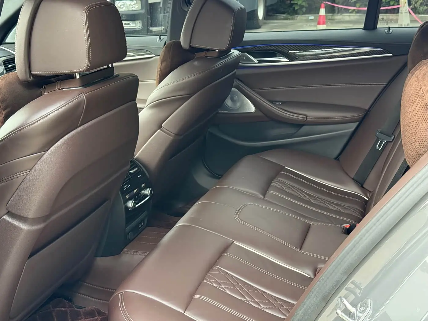 BMW 5 Series 2023 — Photo 11/16