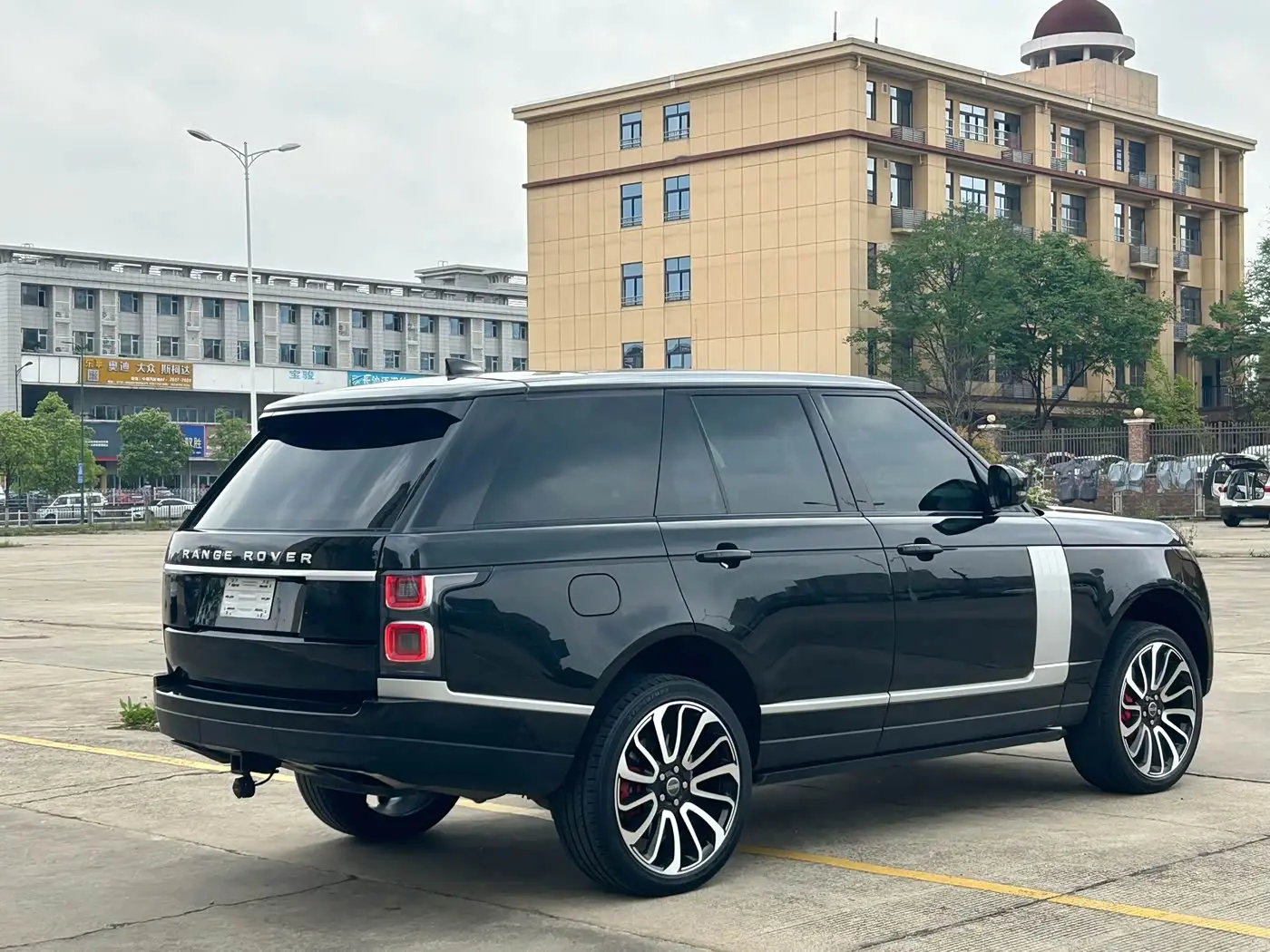 Land Rover Range Rover 2018 — ფოტო 4/10