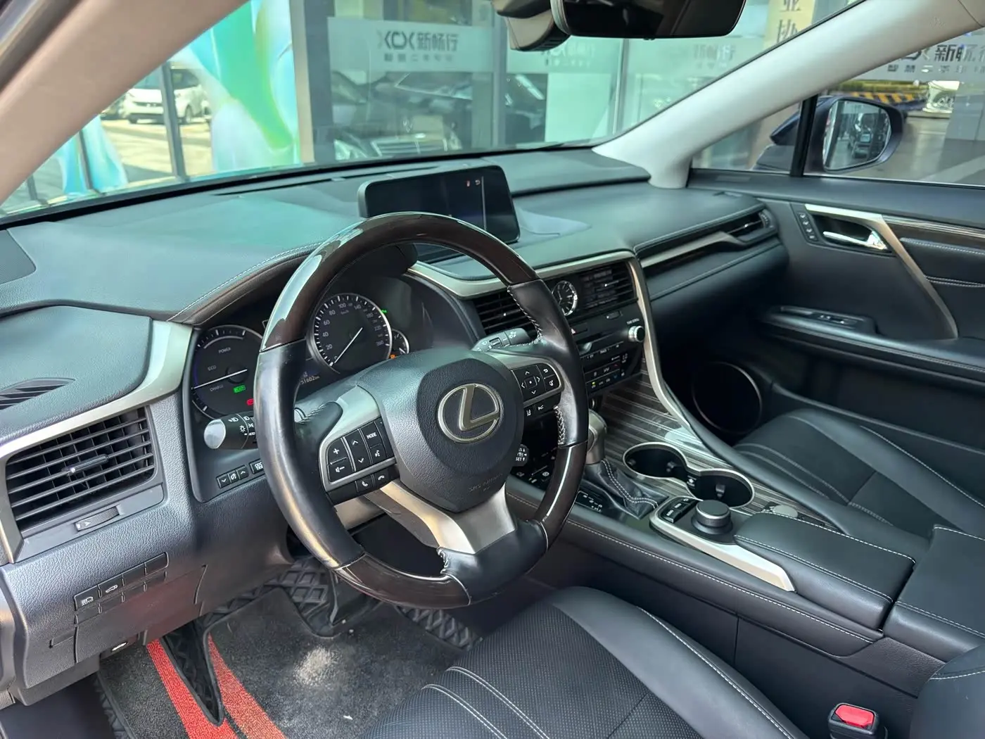 Lexus RX 2017 — Photo 14/20