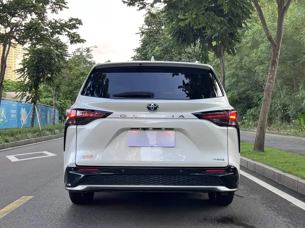 Toyota Granvia 2023 — Фото 9/20