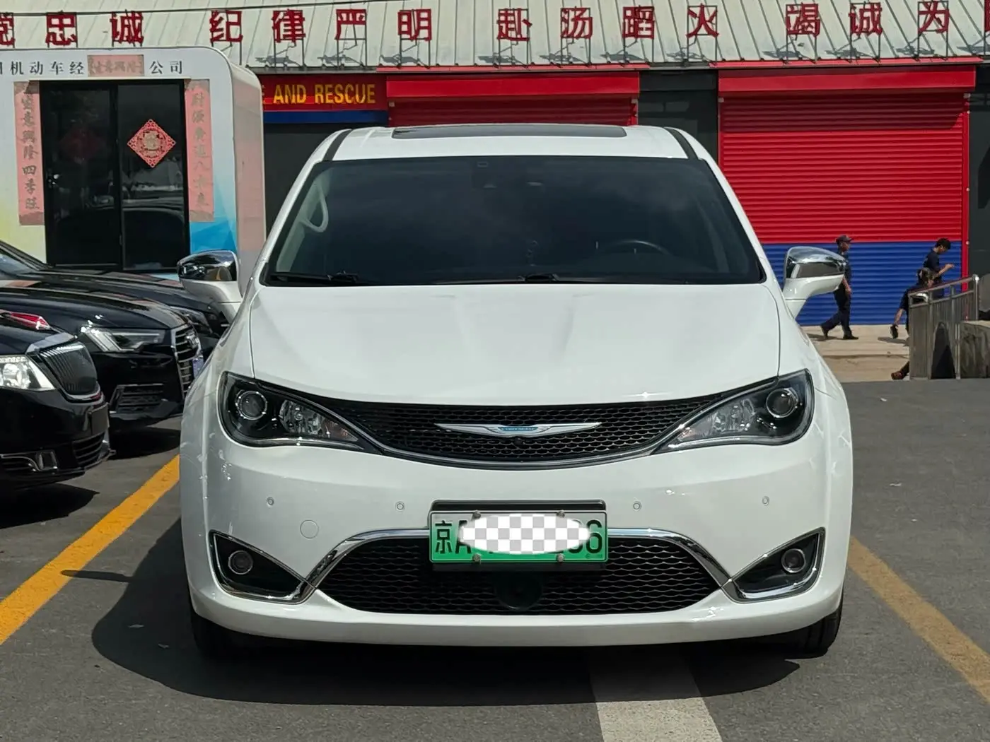 Chrysler Grand Caravan PHEV 2021 — Фото 2/17