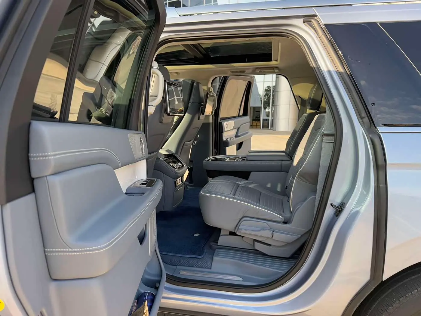 Lincoln Navigator 2022 — Şəkil 5/17