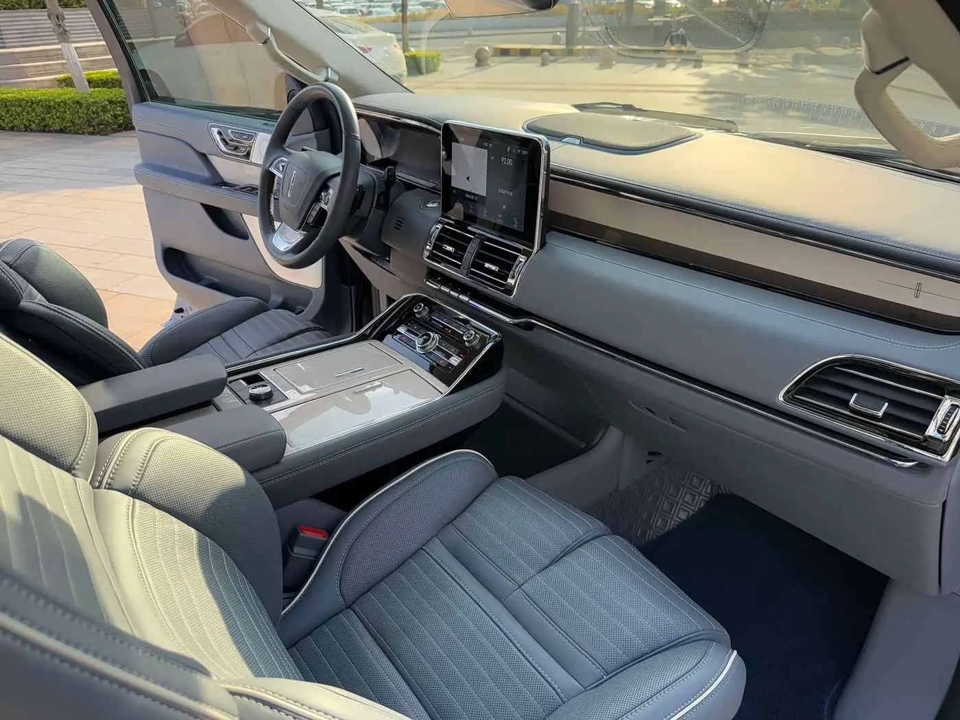 Lincoln Navigator 2022 — Şəkil 7/17