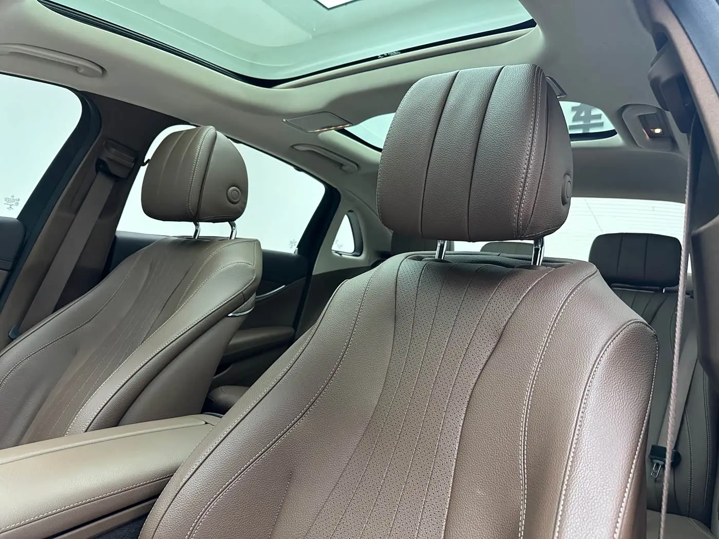Mercedes-Benz E-Class 2022 — Photo 17/20