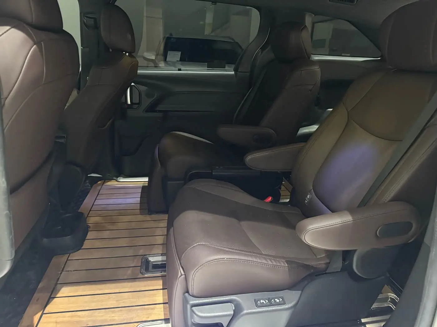 Toyota Sienna 2024 — Photo 7/9