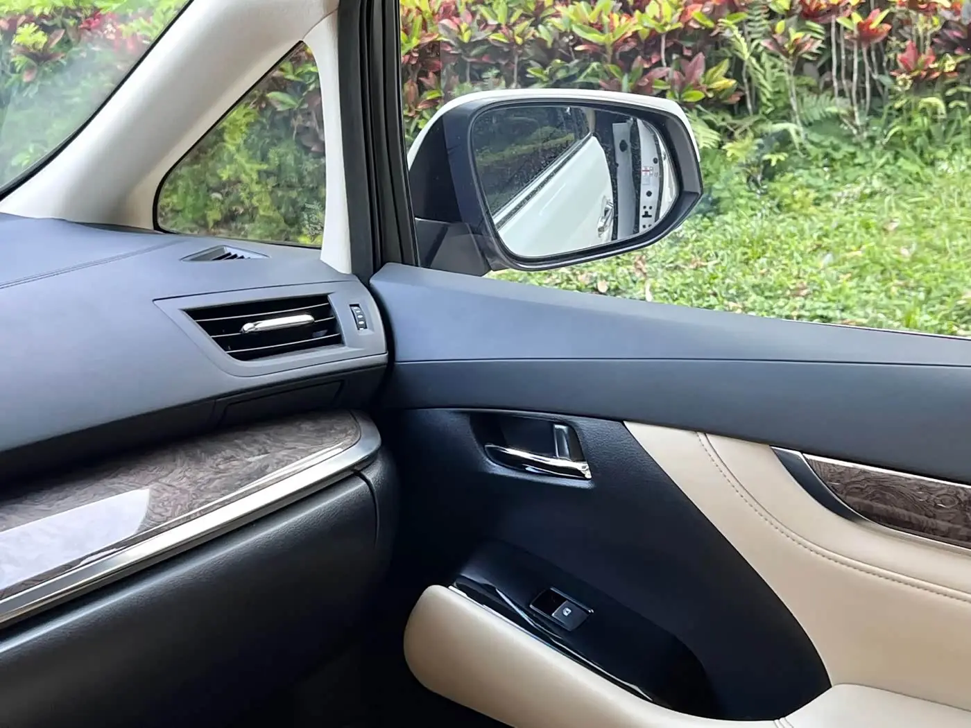 Toyota Alphard 2021 — Photo 9/20