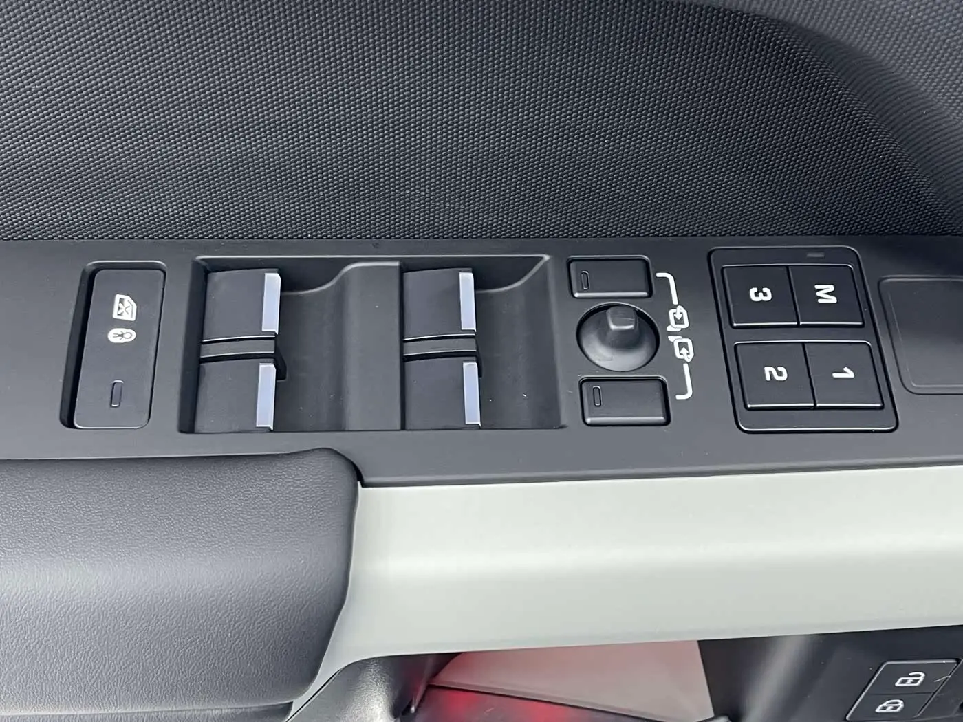 Land Rover Defender 2024 — Photo 17/20