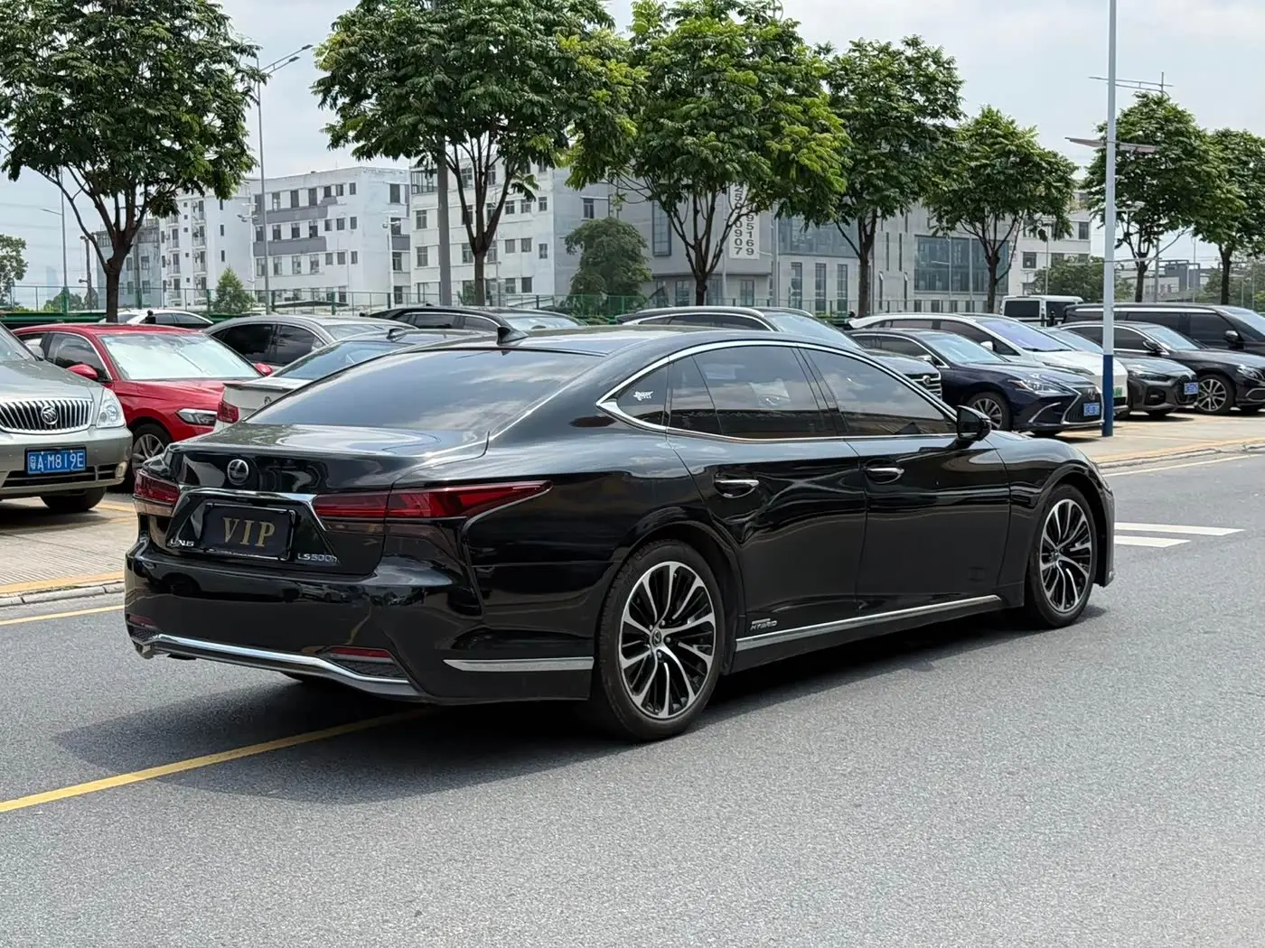 Lexus LS 2021 — Photo 11/11